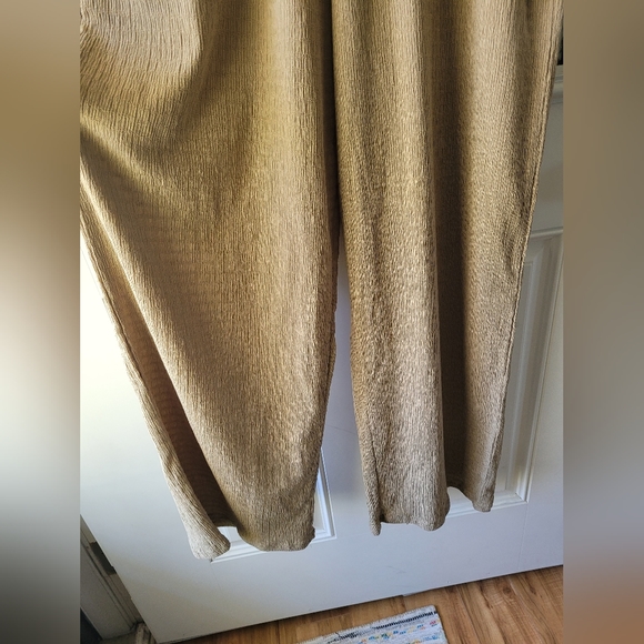 Carly Jean LA Hannah set - pants and top - Picture 3 of 7